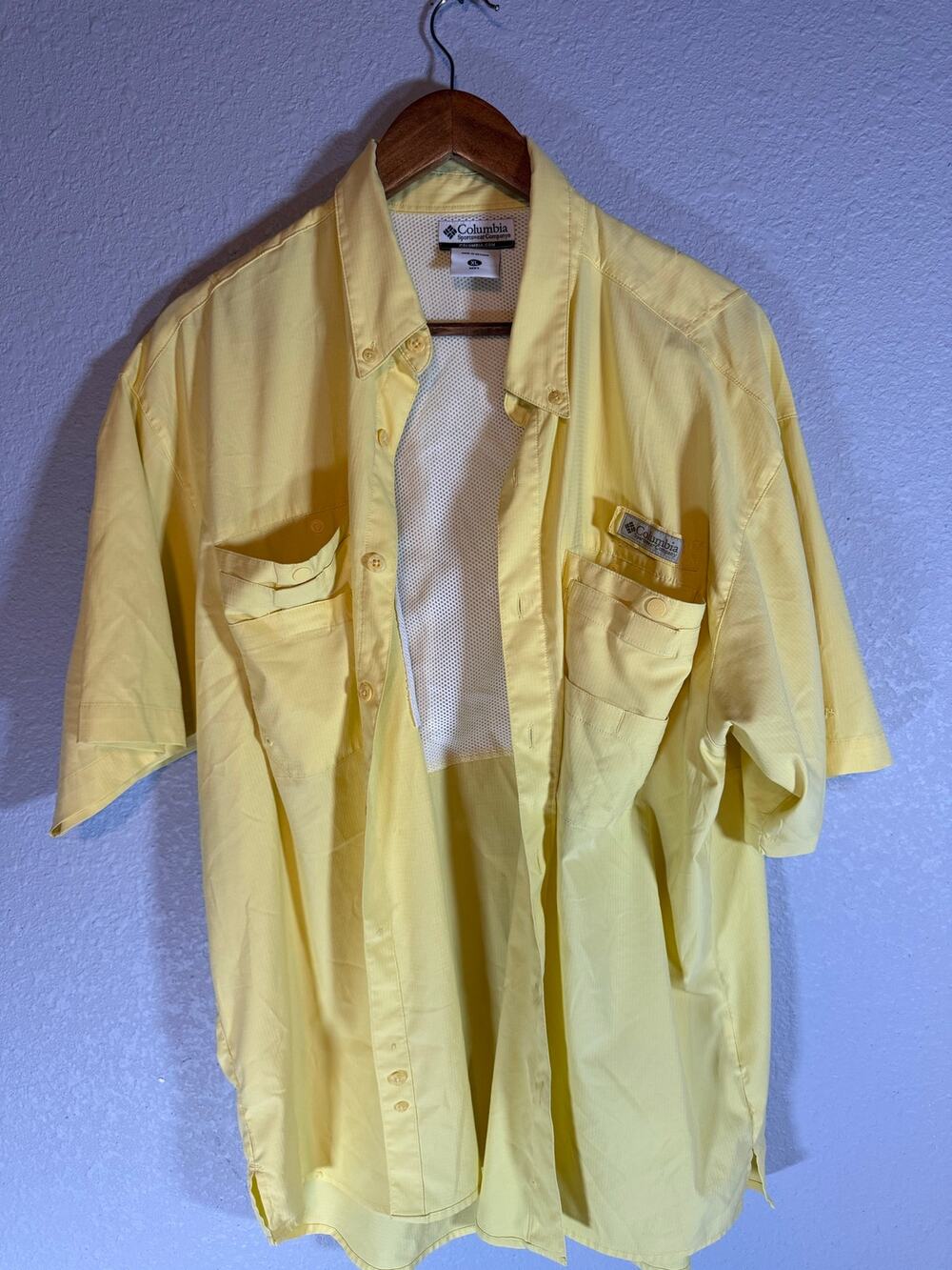 Columbia Men’s XL Yellow Short Sleeve Button Front Fishing Shirt